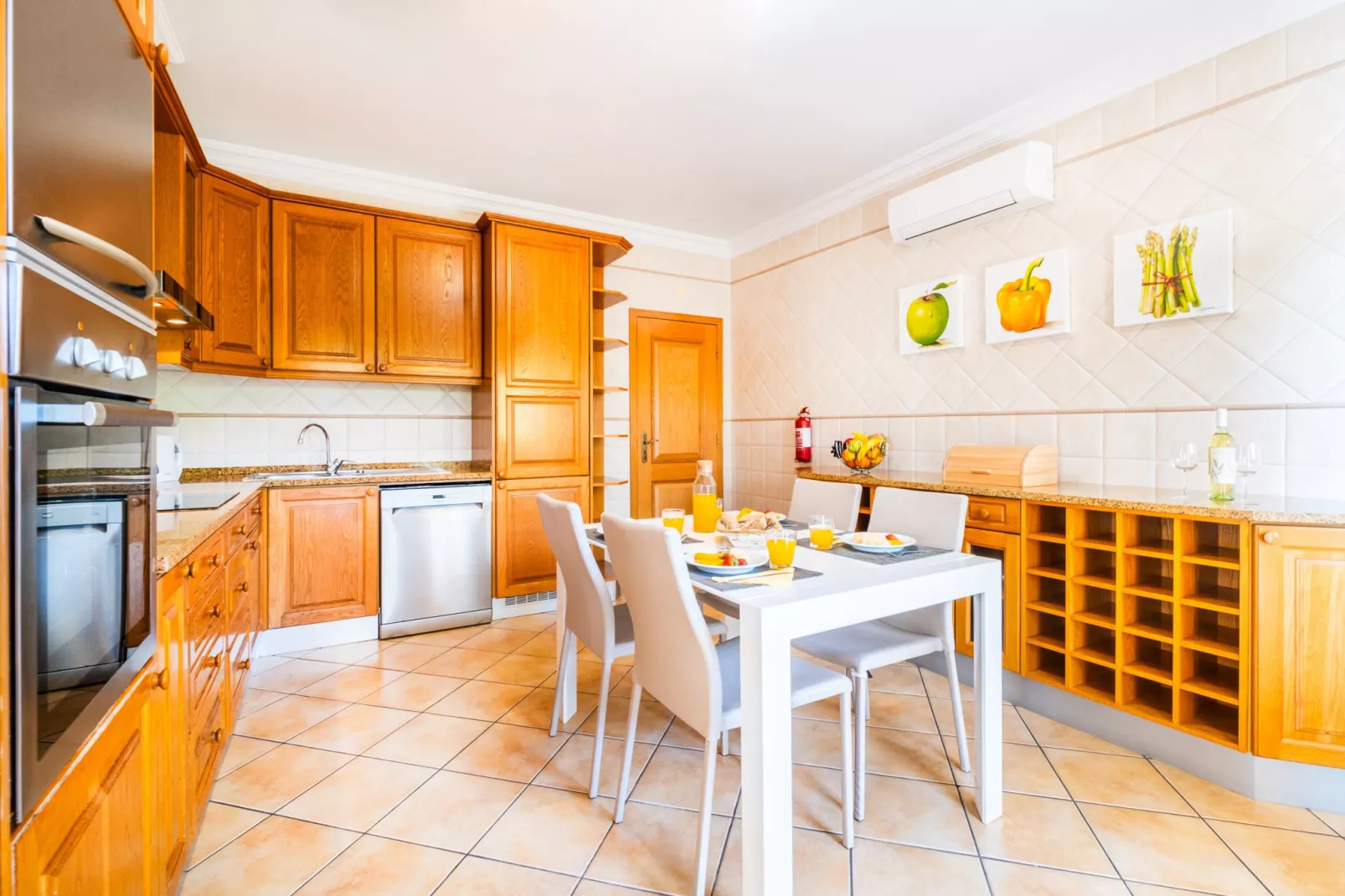 Villa Florença-Eetkamer