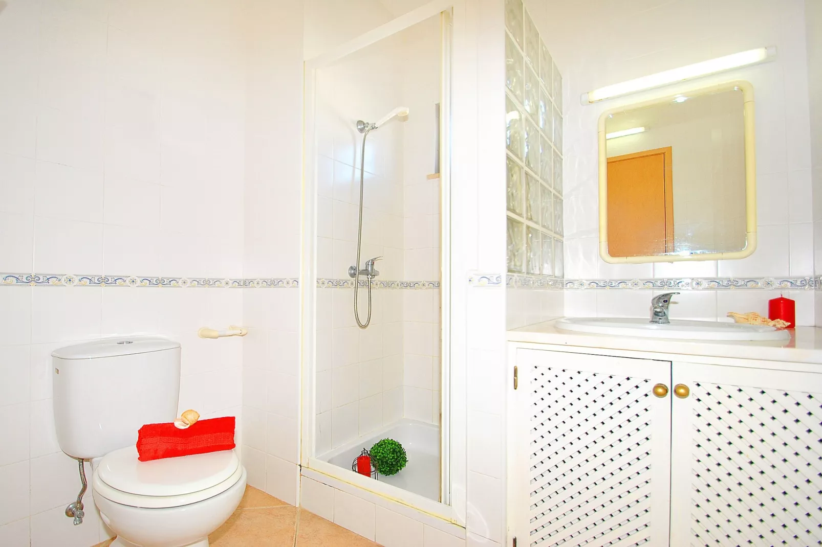 Villa Isis-Badkamer