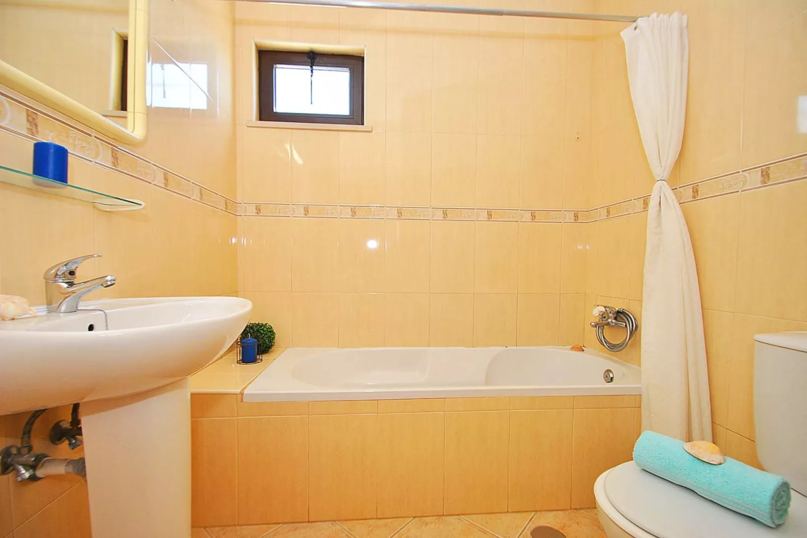 Villa Isis-Badkamer