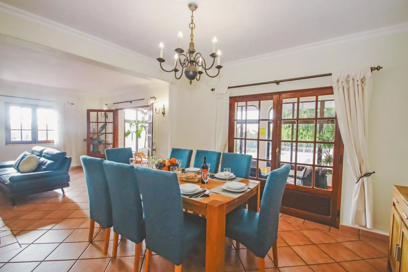 Villa Honolulu-Eetkamer