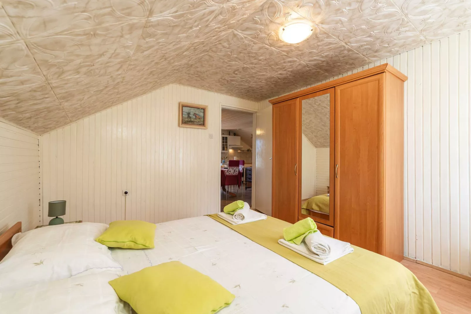 Villa Desin - Three Bedroom Apartment with Terrace and Garden View-Slaapkamer
