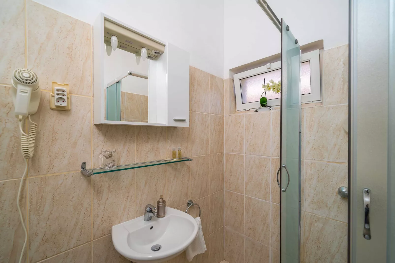 Apartments Senjo - Studio Apartment with Balcony with Side Sea View (Apartman 4)-Badkamer