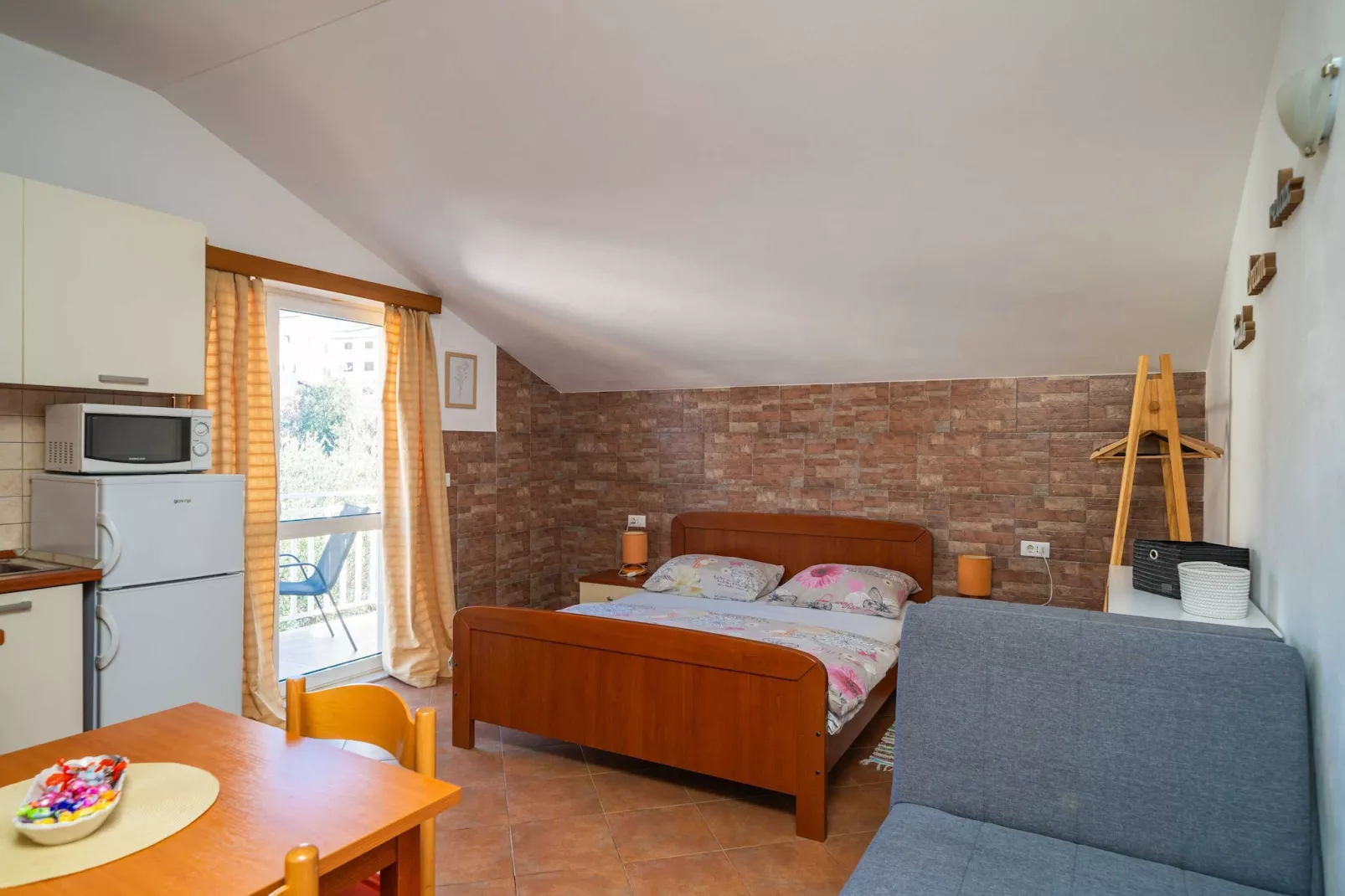 Apartments Senjo - Studio Apartment with Balcony and Garden View (Apartman 5)-Slaapkamer