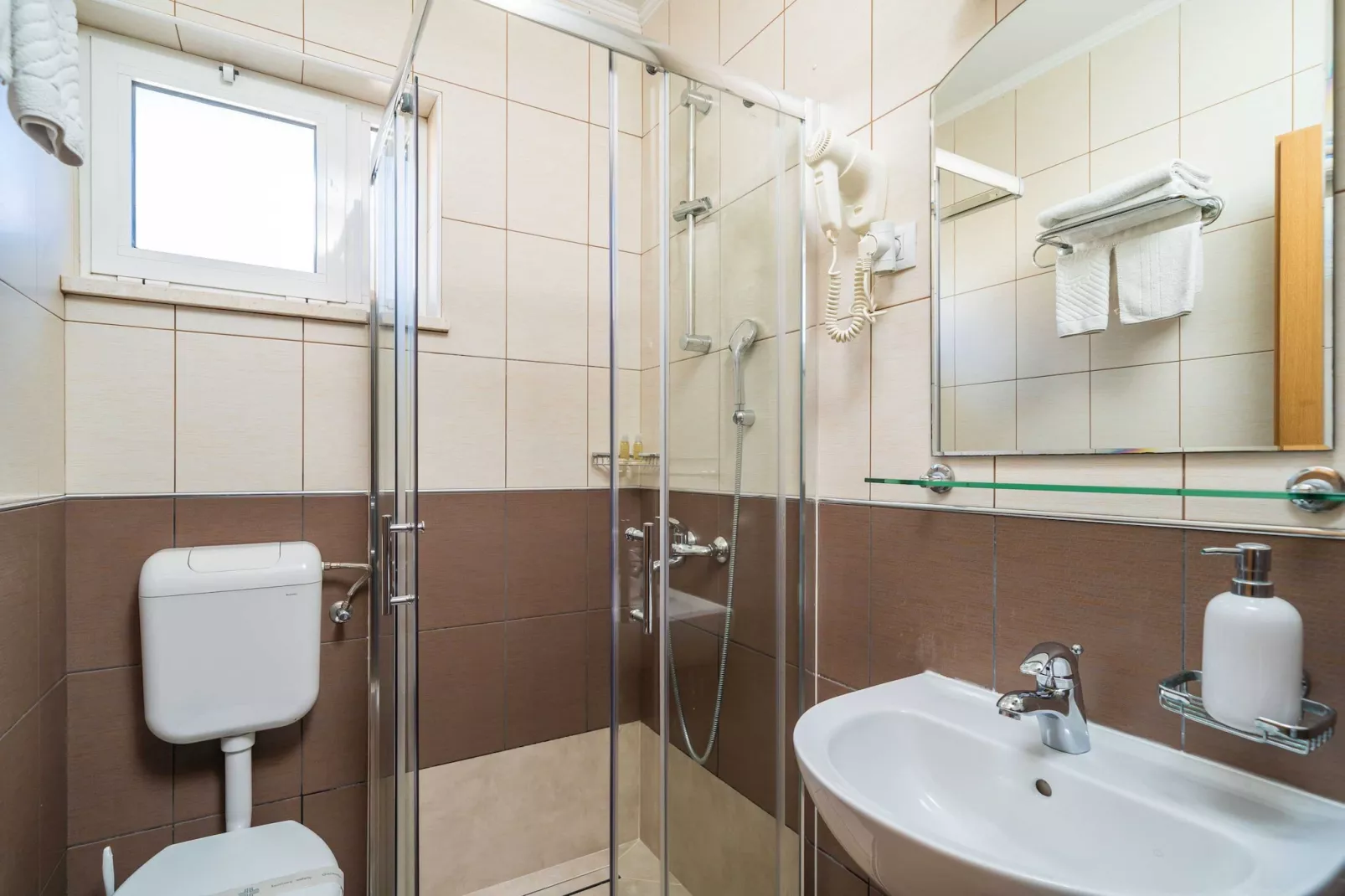 Apartments Senjo - Studio Apartment with Balcony and Sea View (Apartman 2)-Badkamer