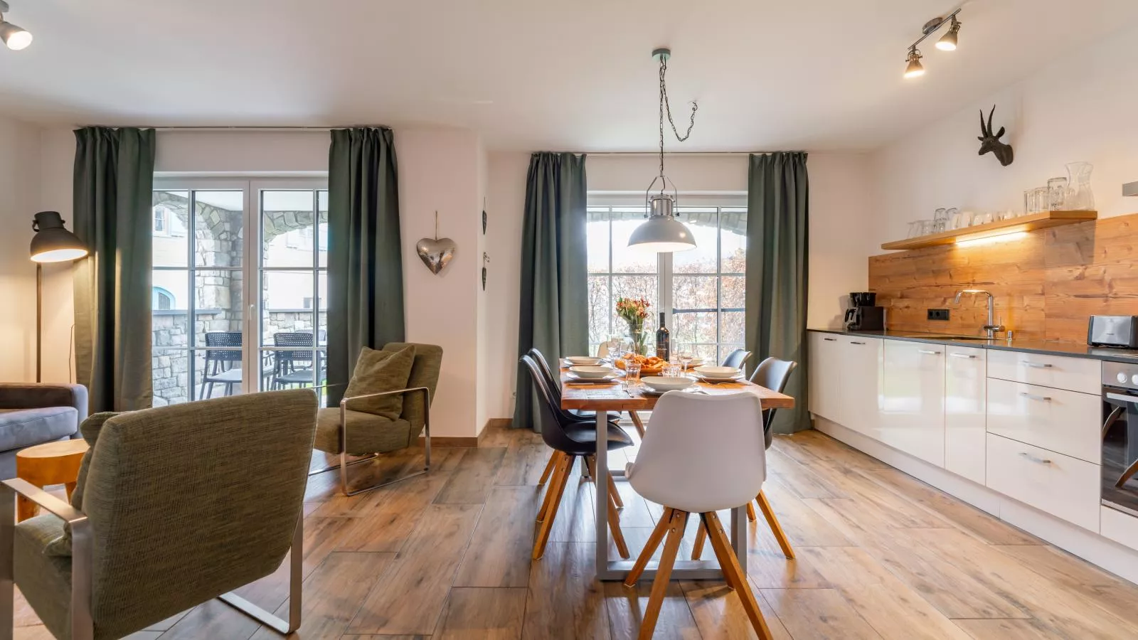 Tauern Suites Mitterwirt TOP 202-Eetkamer