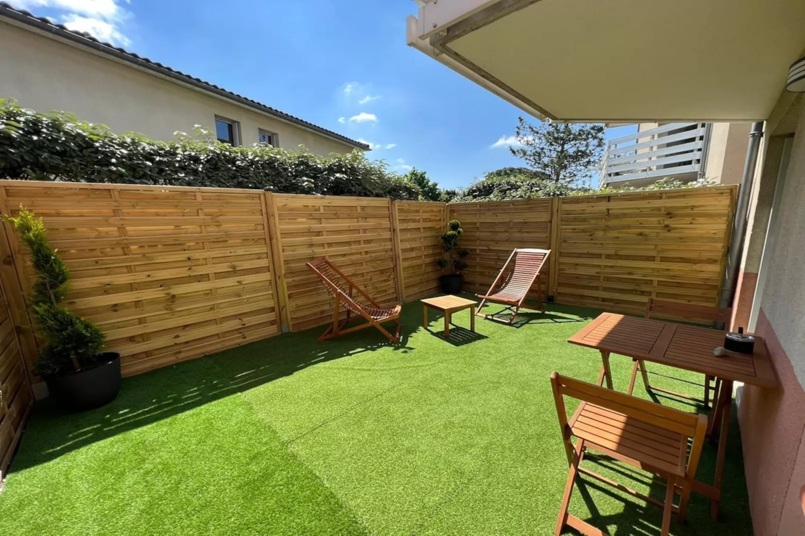 Le Cozen - 4p - Jardin & parking proche centre-Tuinen zomer