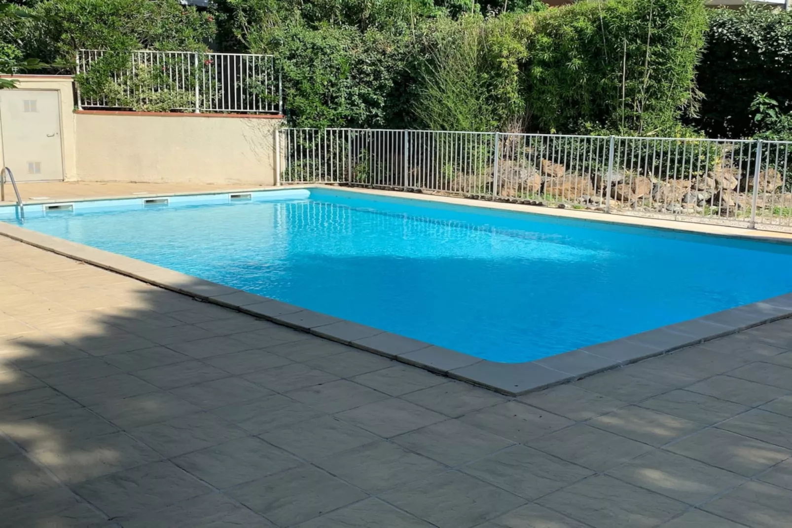 Le Cozen - 4p - Jardin & parking proche centre-Zwembad
