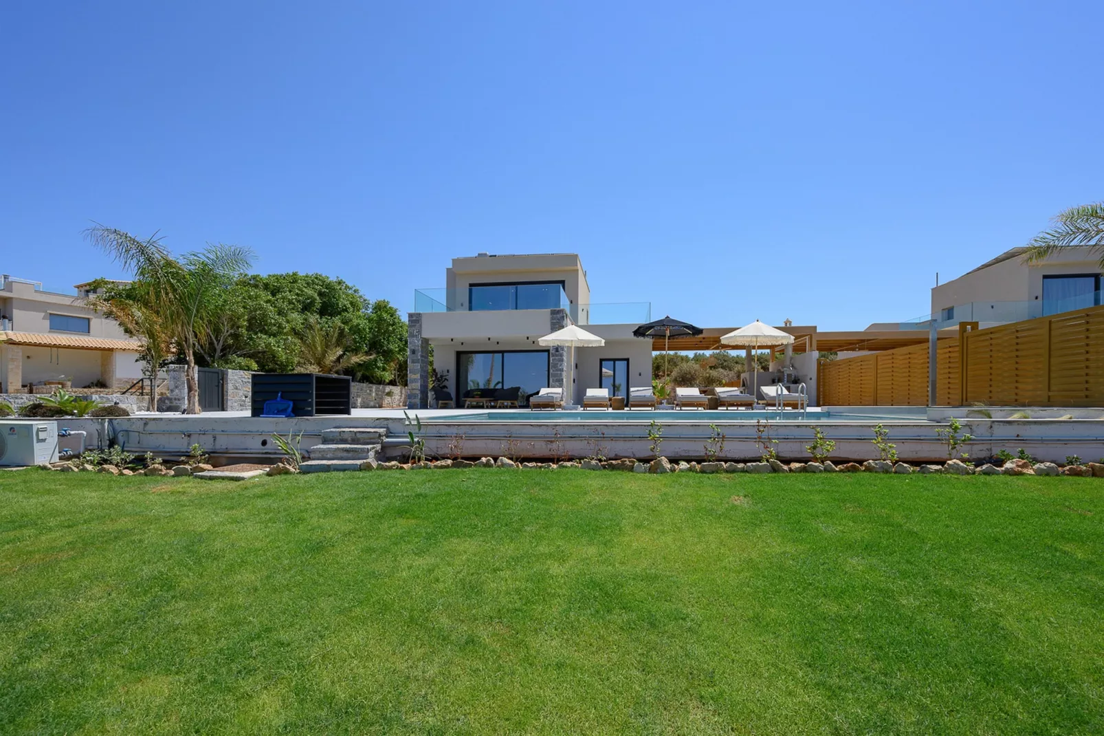 Nysa Luxury villa 1-Tuinen zomer