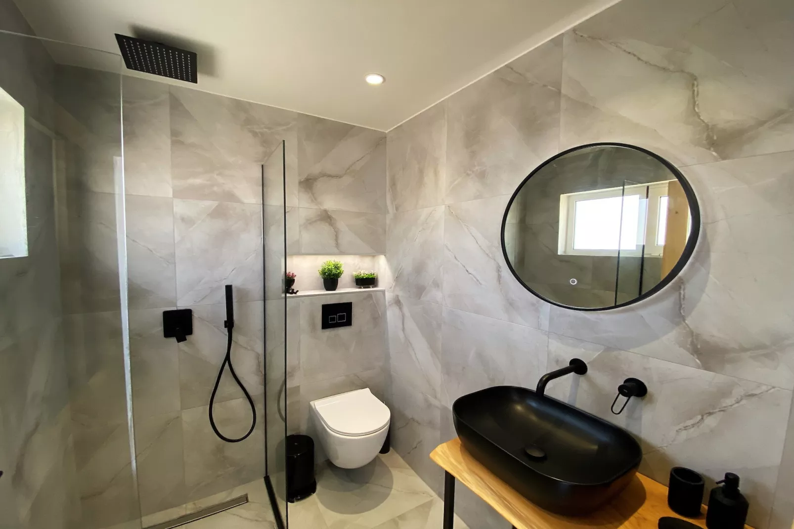 Ionias Seaside-Badkamer