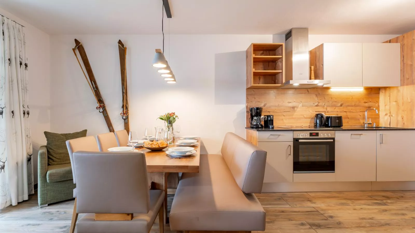 Tauern Suites Mitterwirt TOP 301-Eetkamer