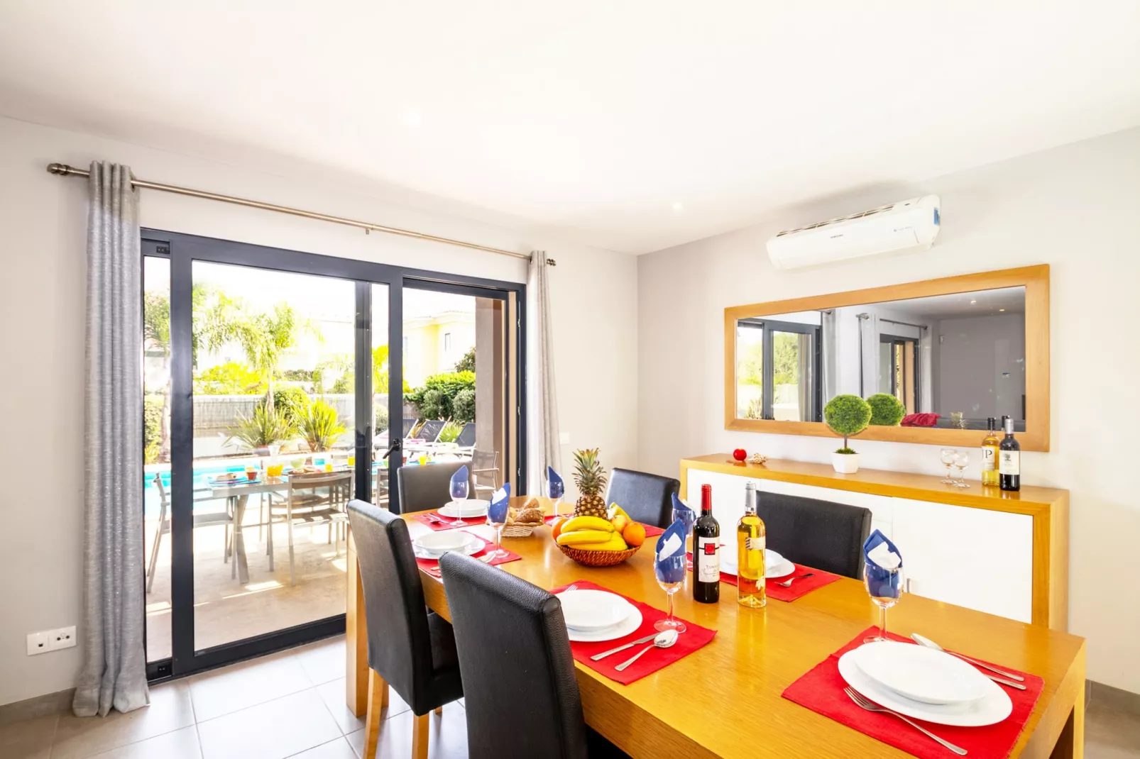 Villa Copacabana-Eetkamer