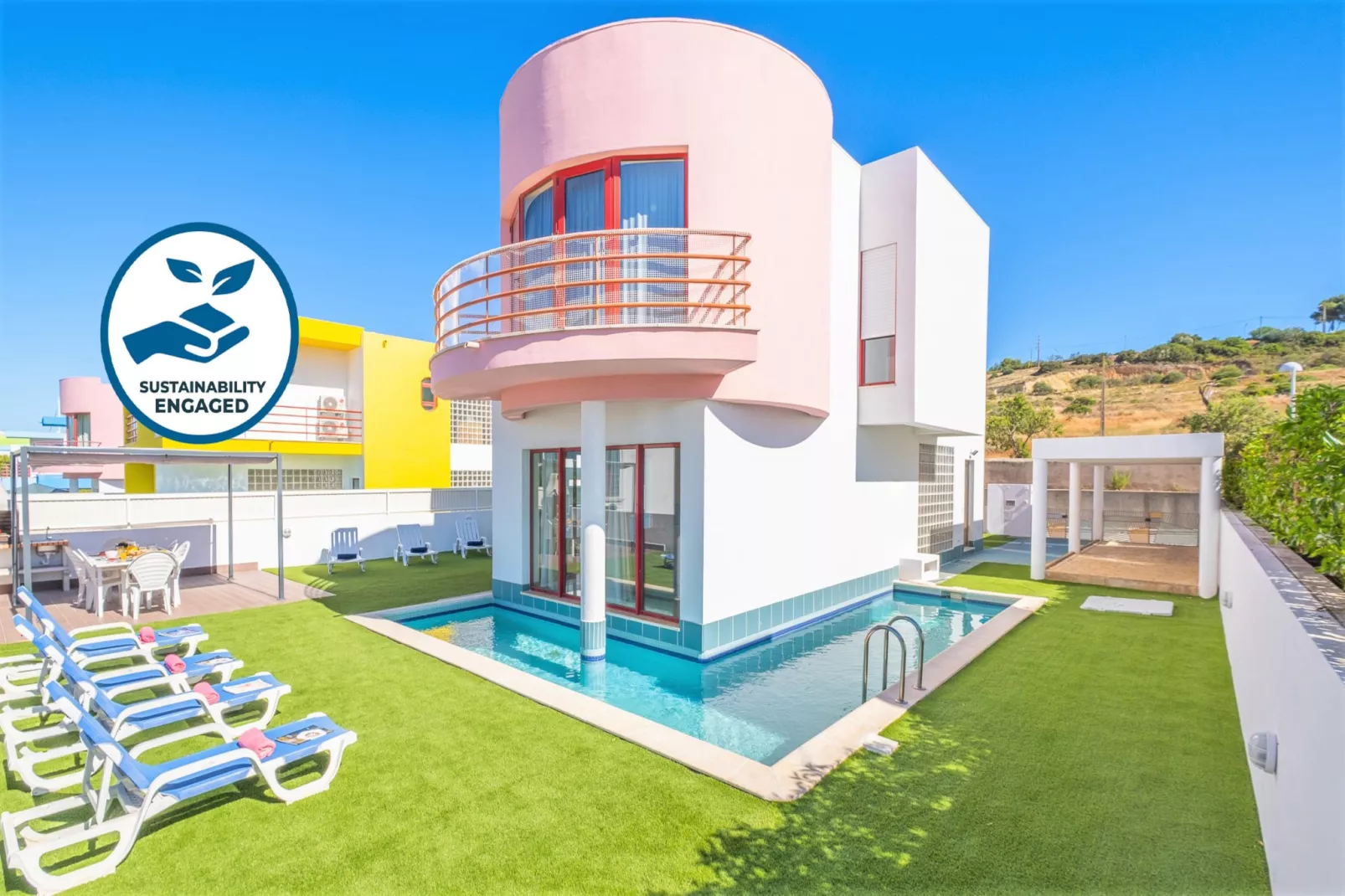 Villa Treasure Beach-Buitenkant zomer