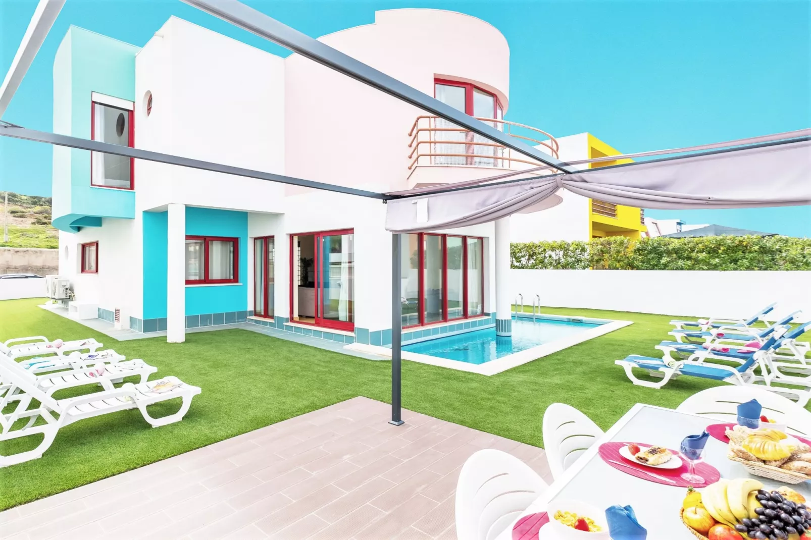 Villa Treasure Beach-Buitenkant zomer