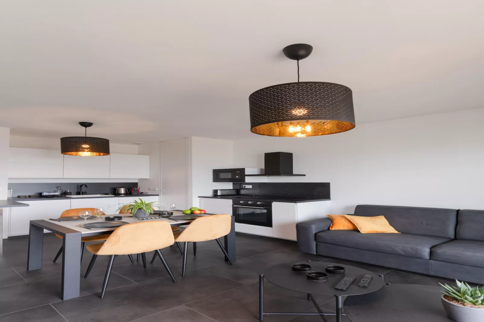 TY FOUR - Porspoder-Woonkamer