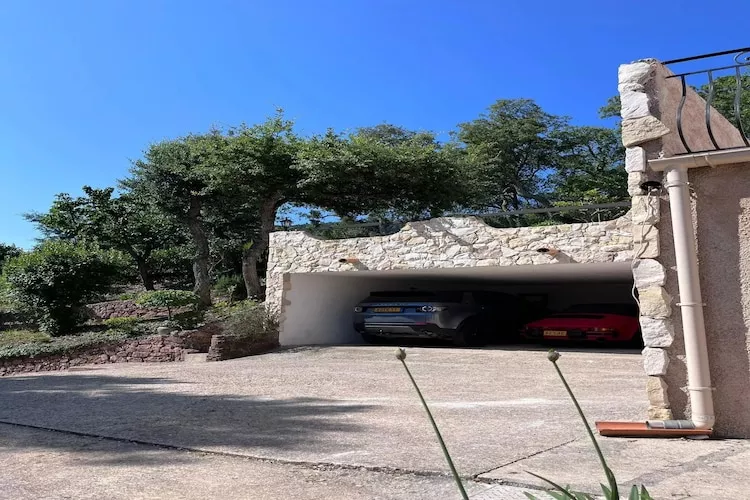 Villa Le Mas des Cerises-Buitenkant zomer