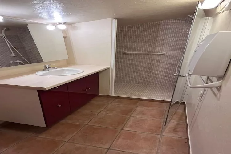 Villa Le Mas des Cerises-Badkamer