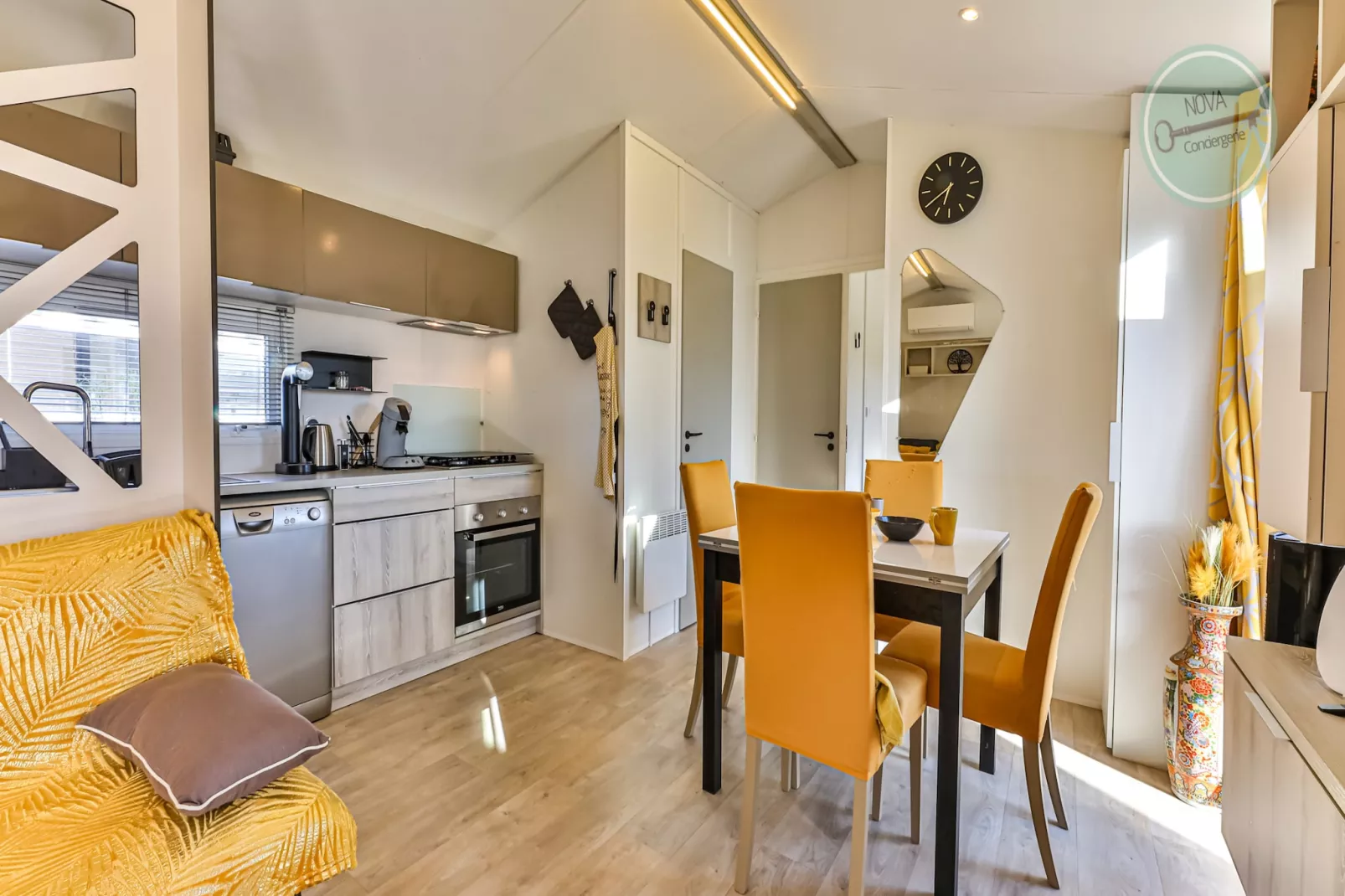 Mobil-Home Parc des Roselières-Eetkamer