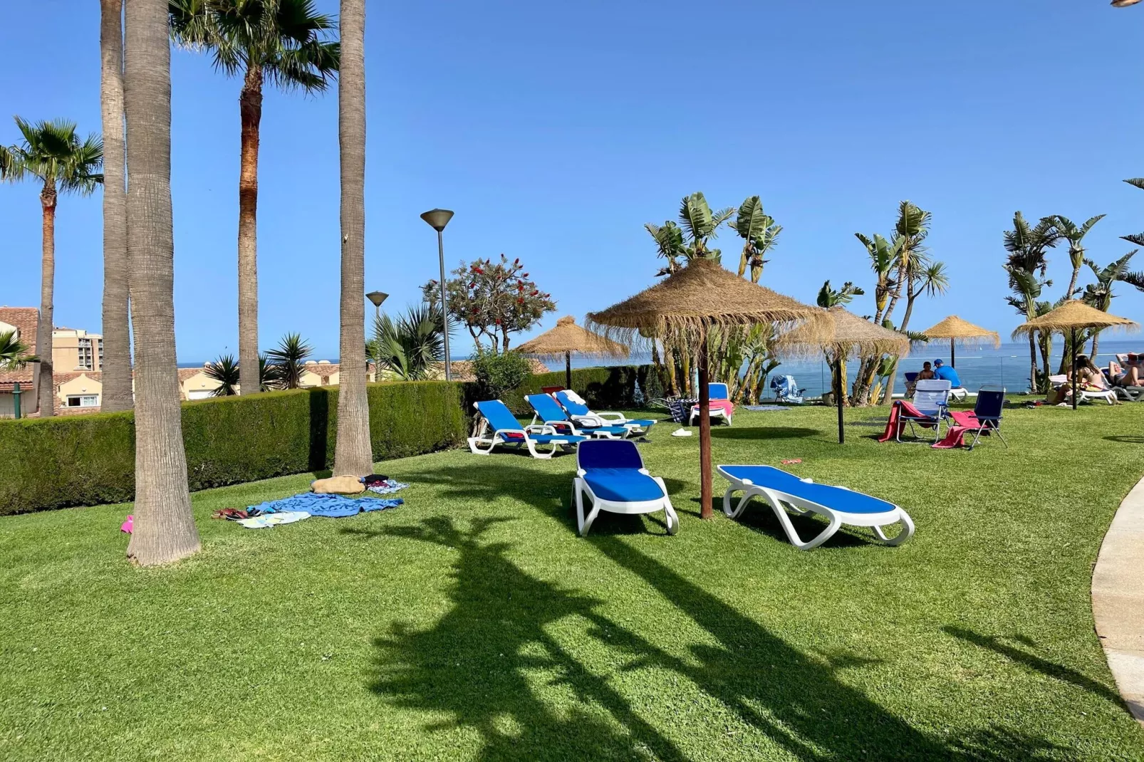 El Coloso de SteraM FLATS Benalmadena-Tuinen zomer