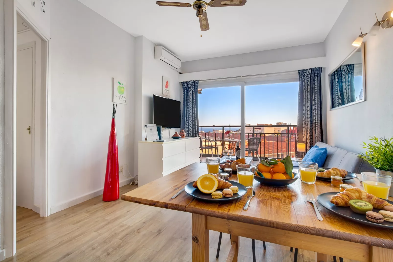 Solpor de SteraM FLATS Benalmadena-Eetkamer