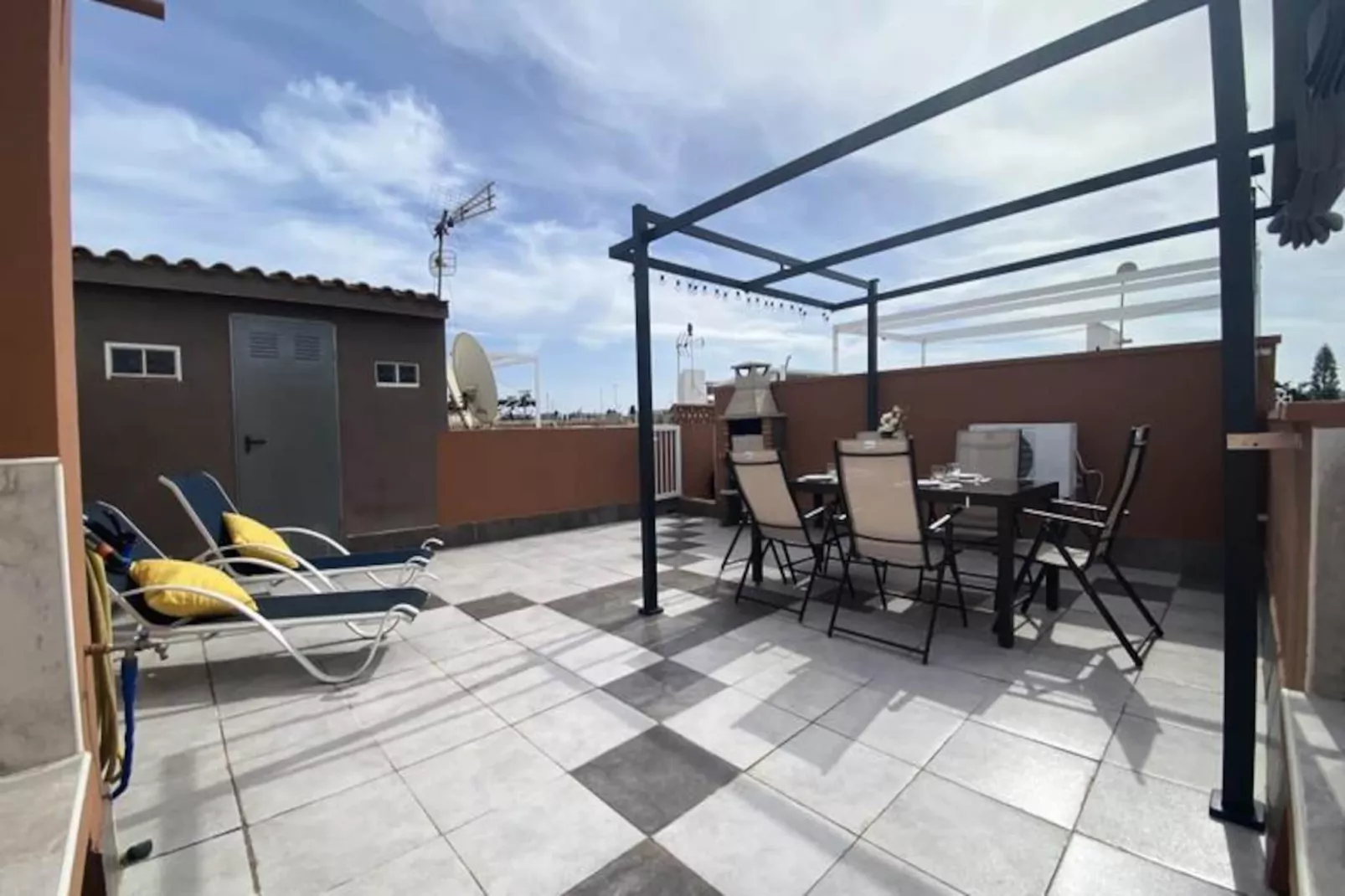 Appartement Avec Solarium équipé, Barbecue Et Piscine