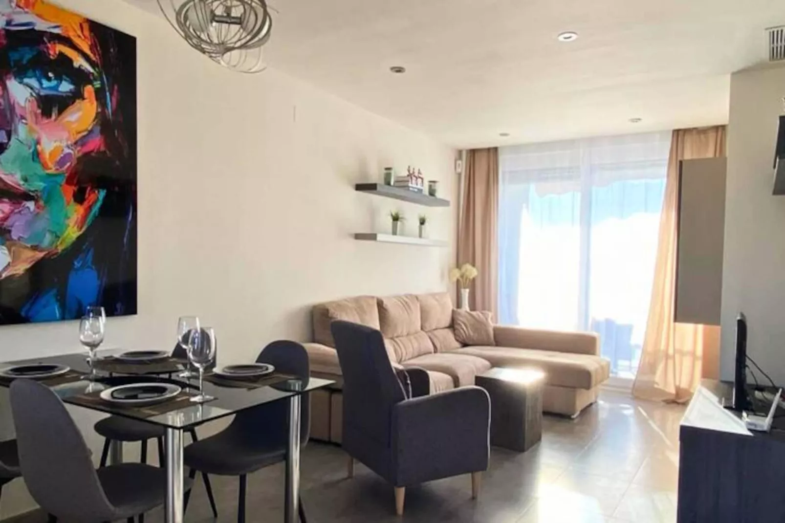 Appartement Moderne Avec Piscine, Terrasse Et Solarium-Image-tags.