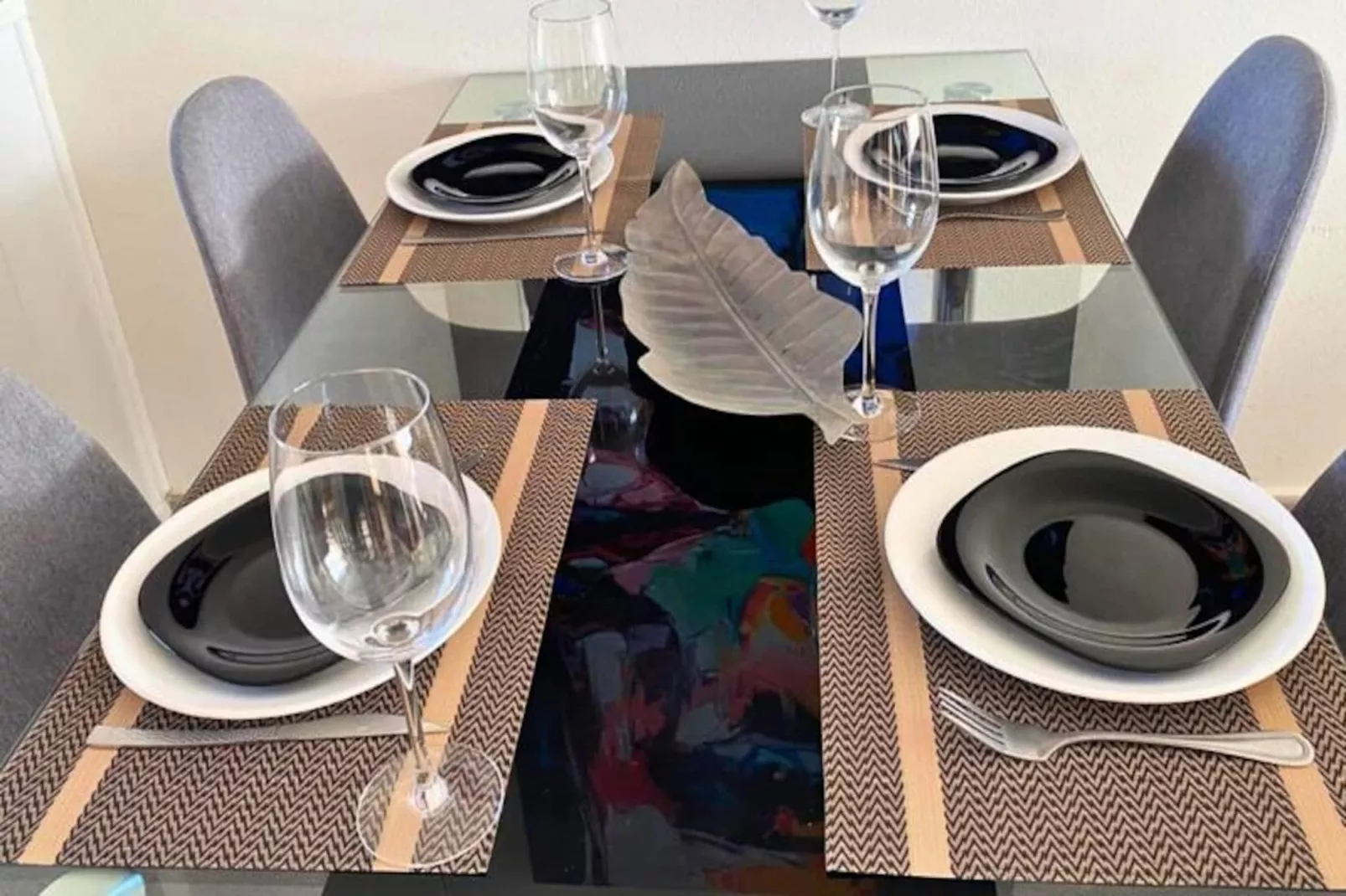 Appartement Moderne Avec Piscine, Terrasse Et Solarium-Image-tags.