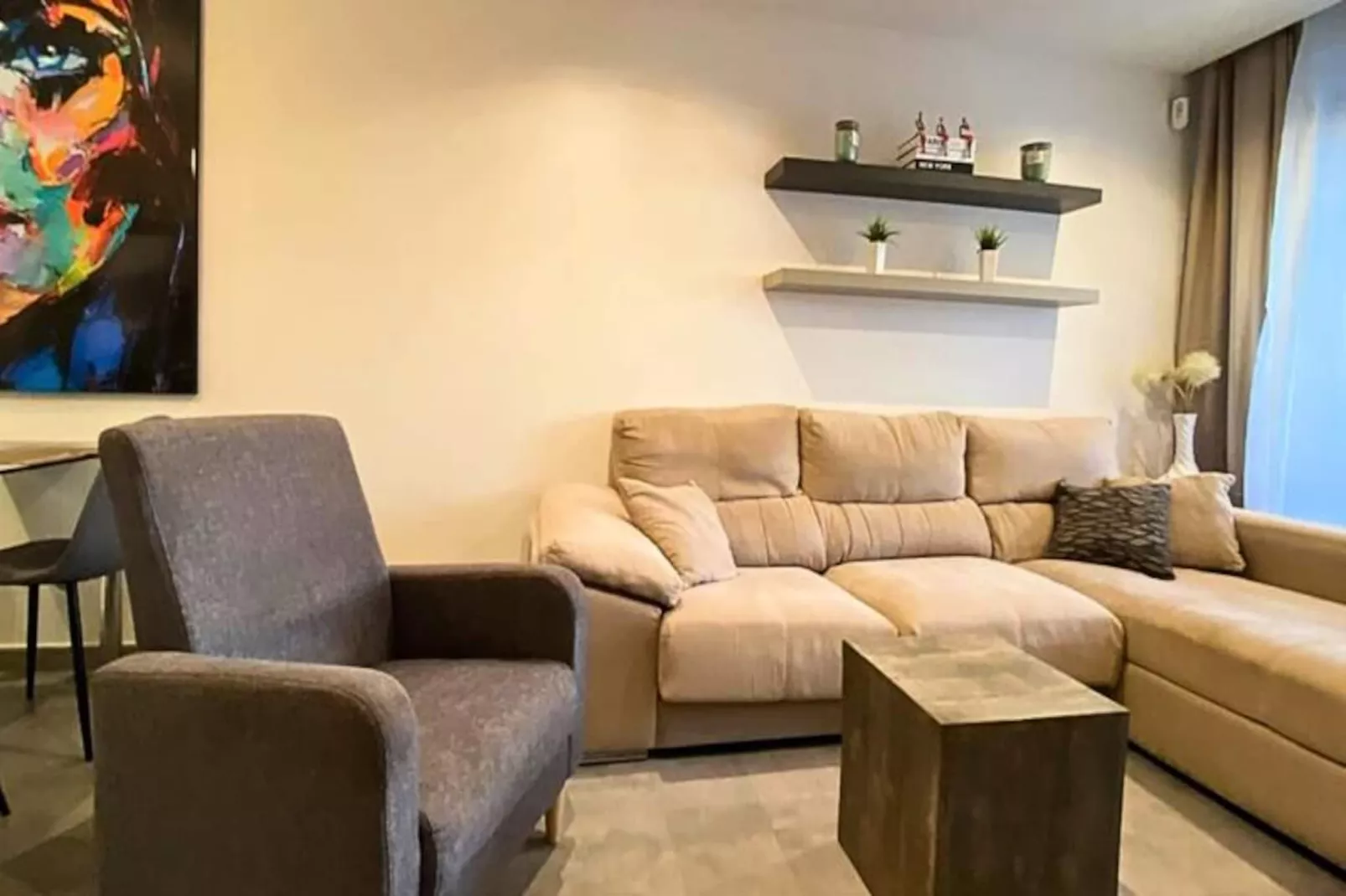 Appartement Moderne Avec Piscine, Terrasse Et Solarium-Image-tags.