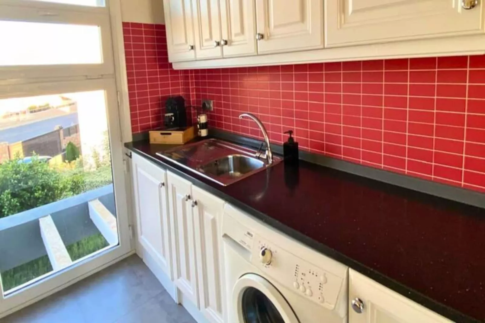 Appartement Moderne Avec Piscine, Terrasse Et Solarium-Image-tags.