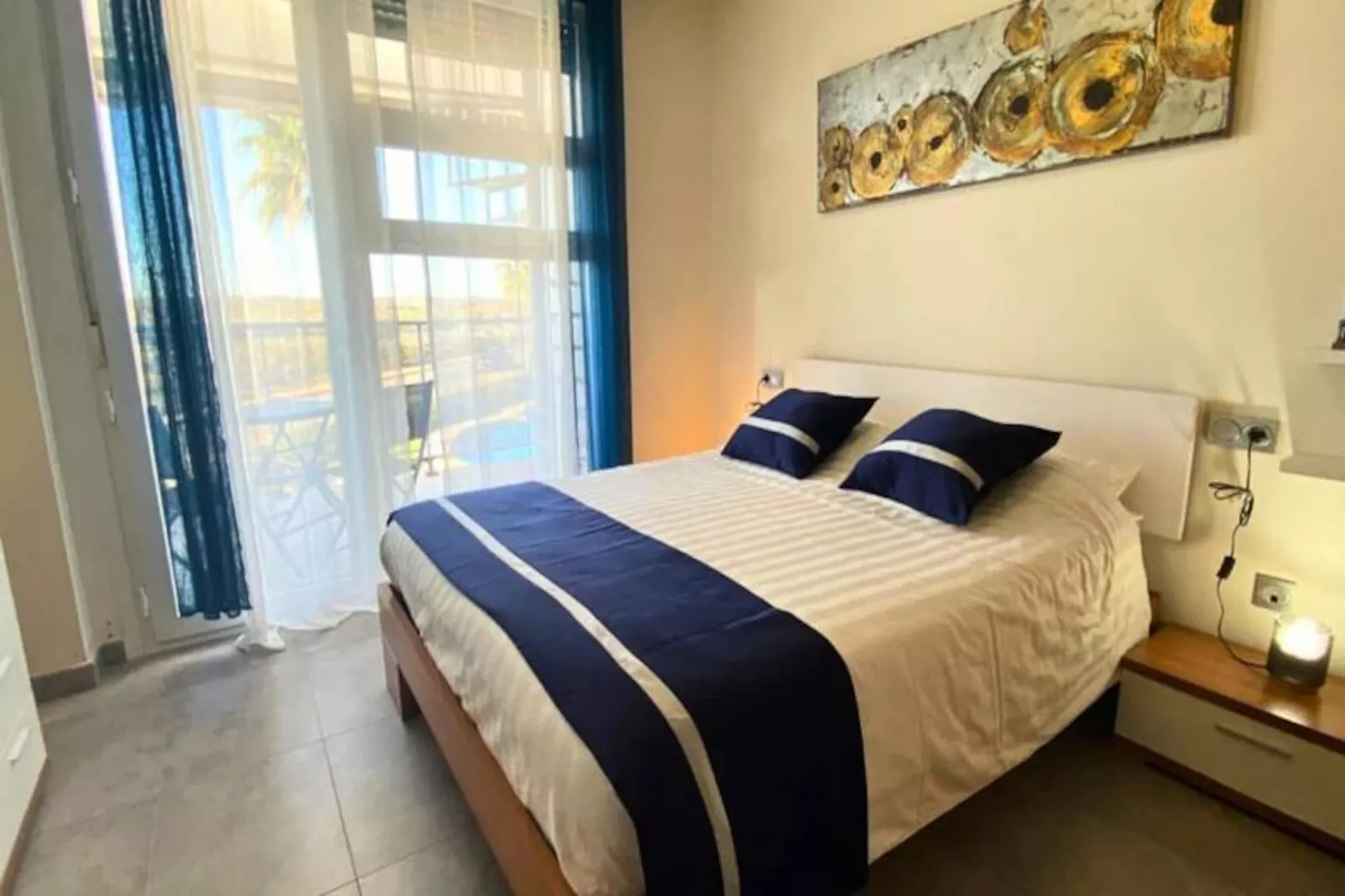 Appartement Moderne Avec Piscine, Terrasse Et Solarium-Image-tags.