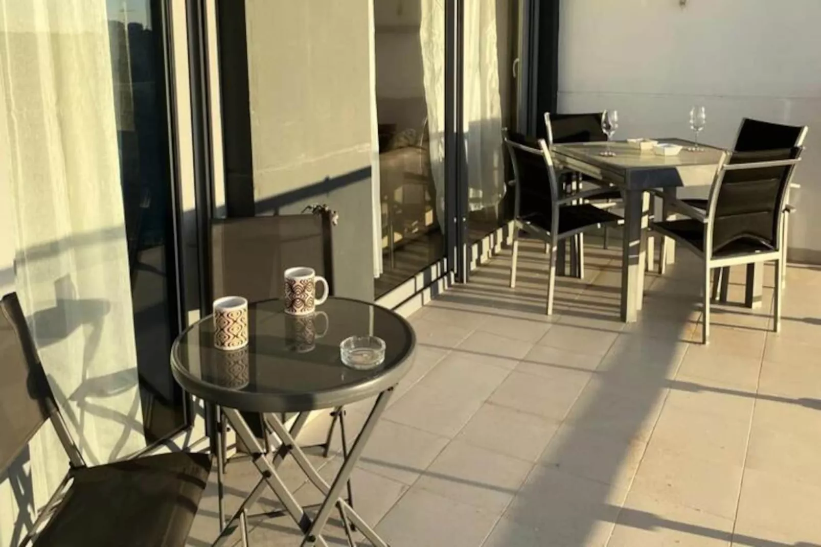 Appartement Moderne Avec Piscine, Terrasse Et Solarium-Image-tags.