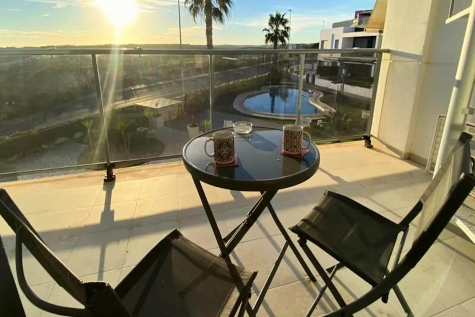 Appartement Moderne Avec Piscine, Terrasse Et Solarium-Image-tags.