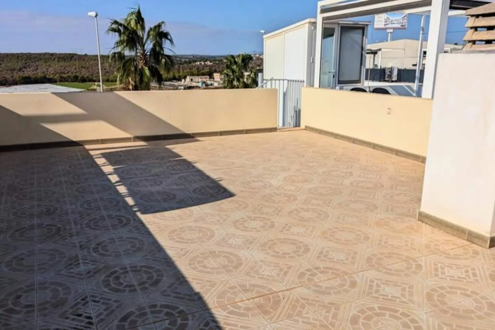 Appartement Moderne Avec Piscine, Terrasse Et Solarium-Image-tags.