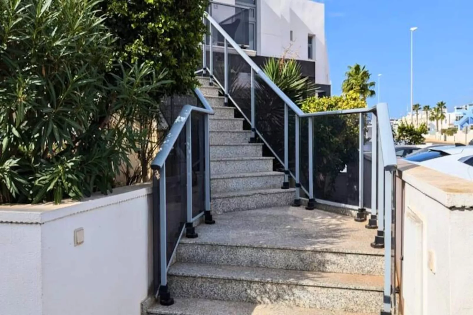 Appartement Moderne Avec Piscine, Terrasse Et Solarium-Image-tags.