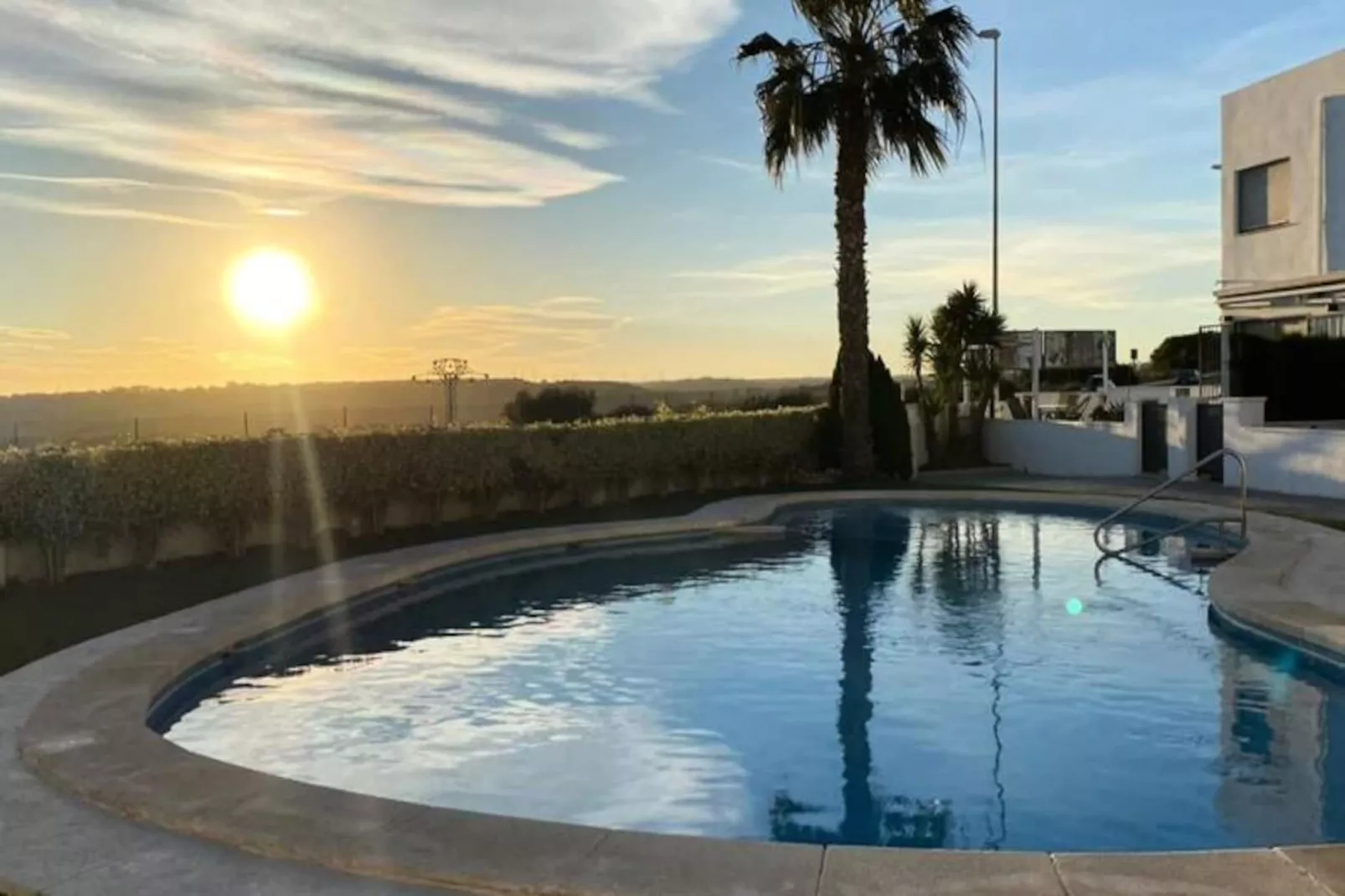 Appartement Moderne Avec Piscine, Terrasse Et Solarium-Image-tags.