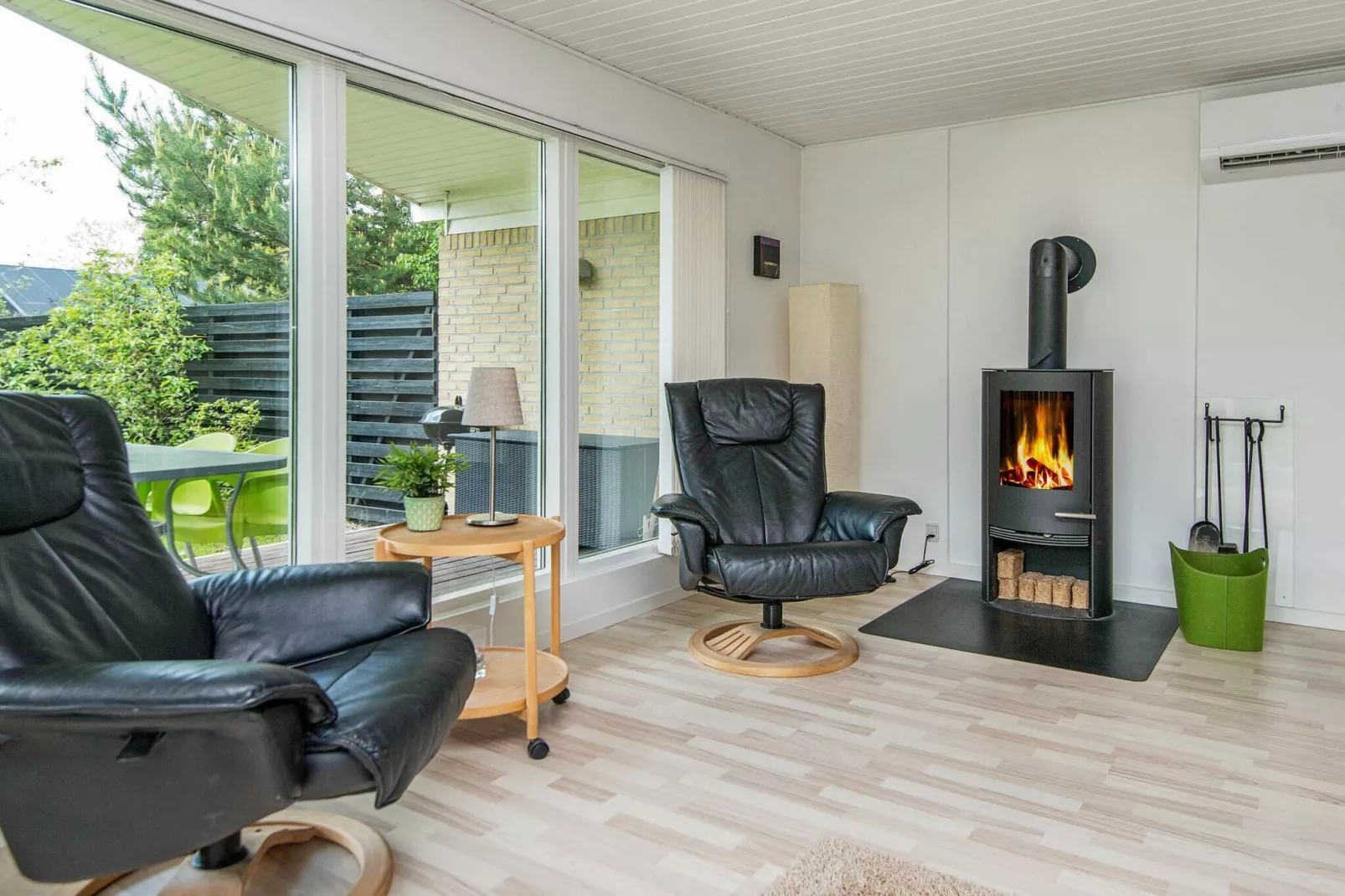 Modern vakantiehuis in Egå met open haard