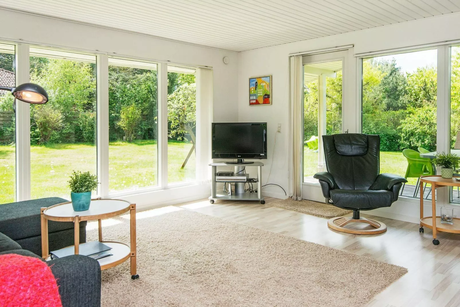 Modern vakantiehuis in Egå met open haard-Binnen