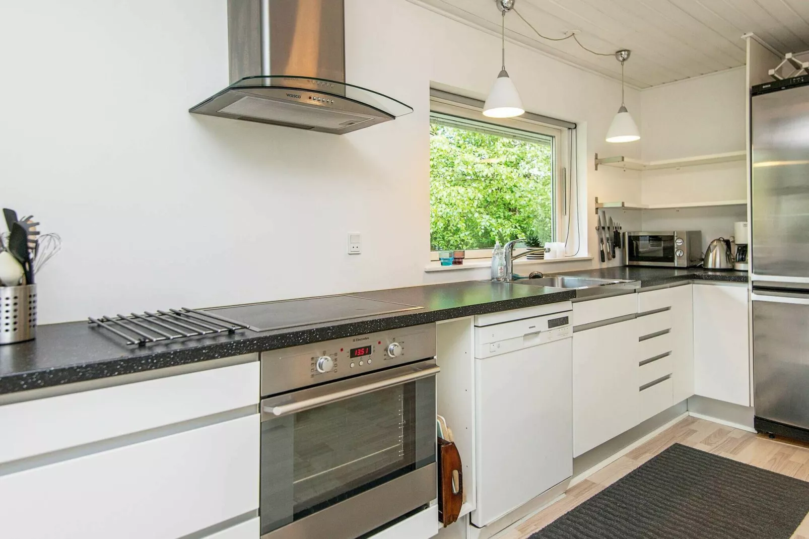 Modern vakantiehuis in Egå met open haard-Binnen