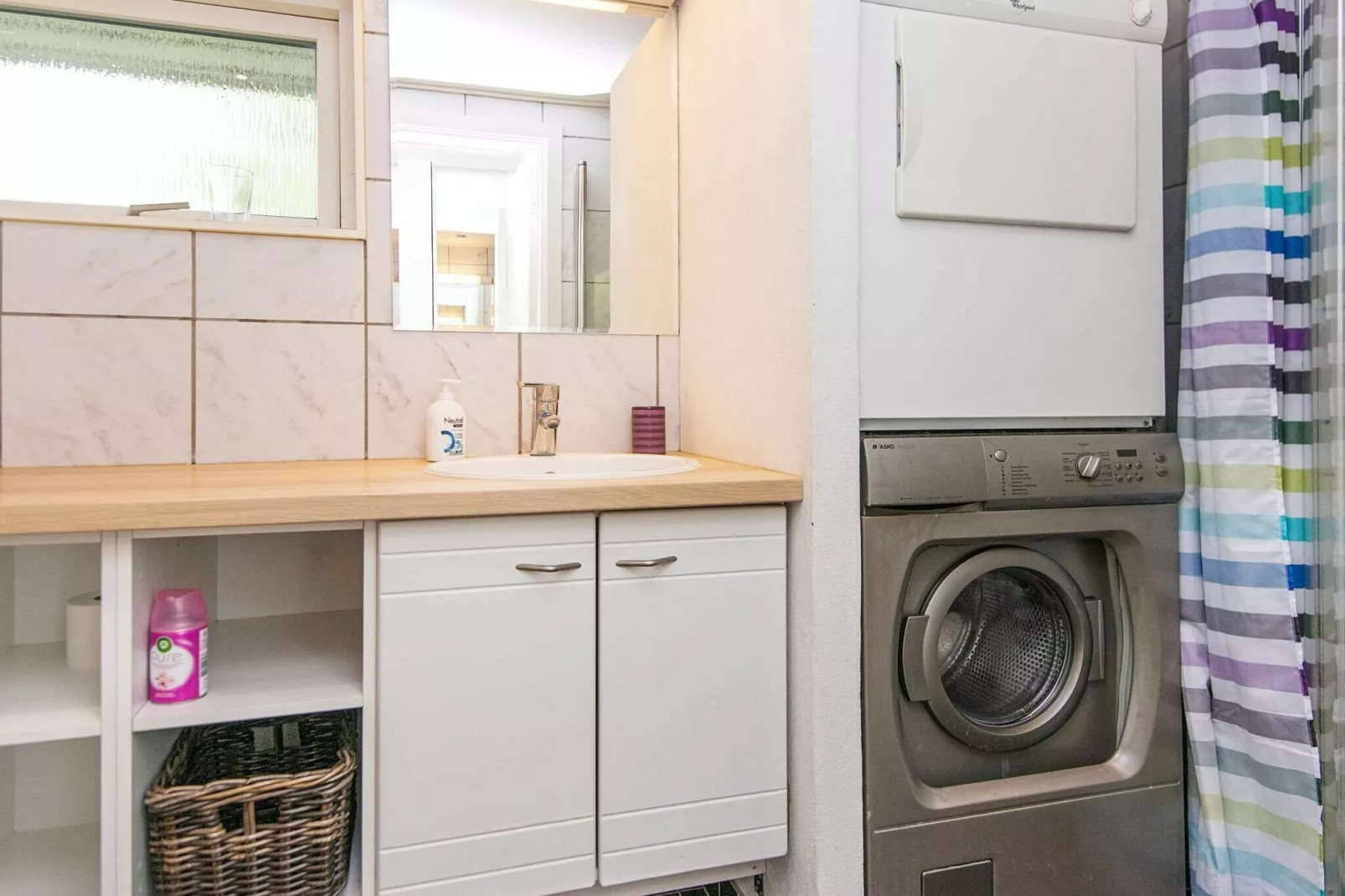 Modern vakantiehuis in Egå met open haard-Binnen