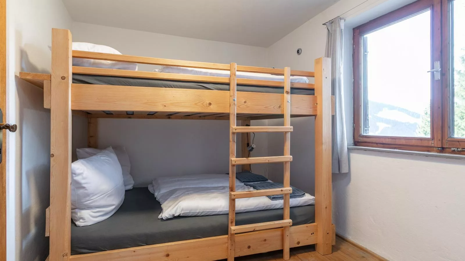 Sonnenhütte unten-Slaapkamer