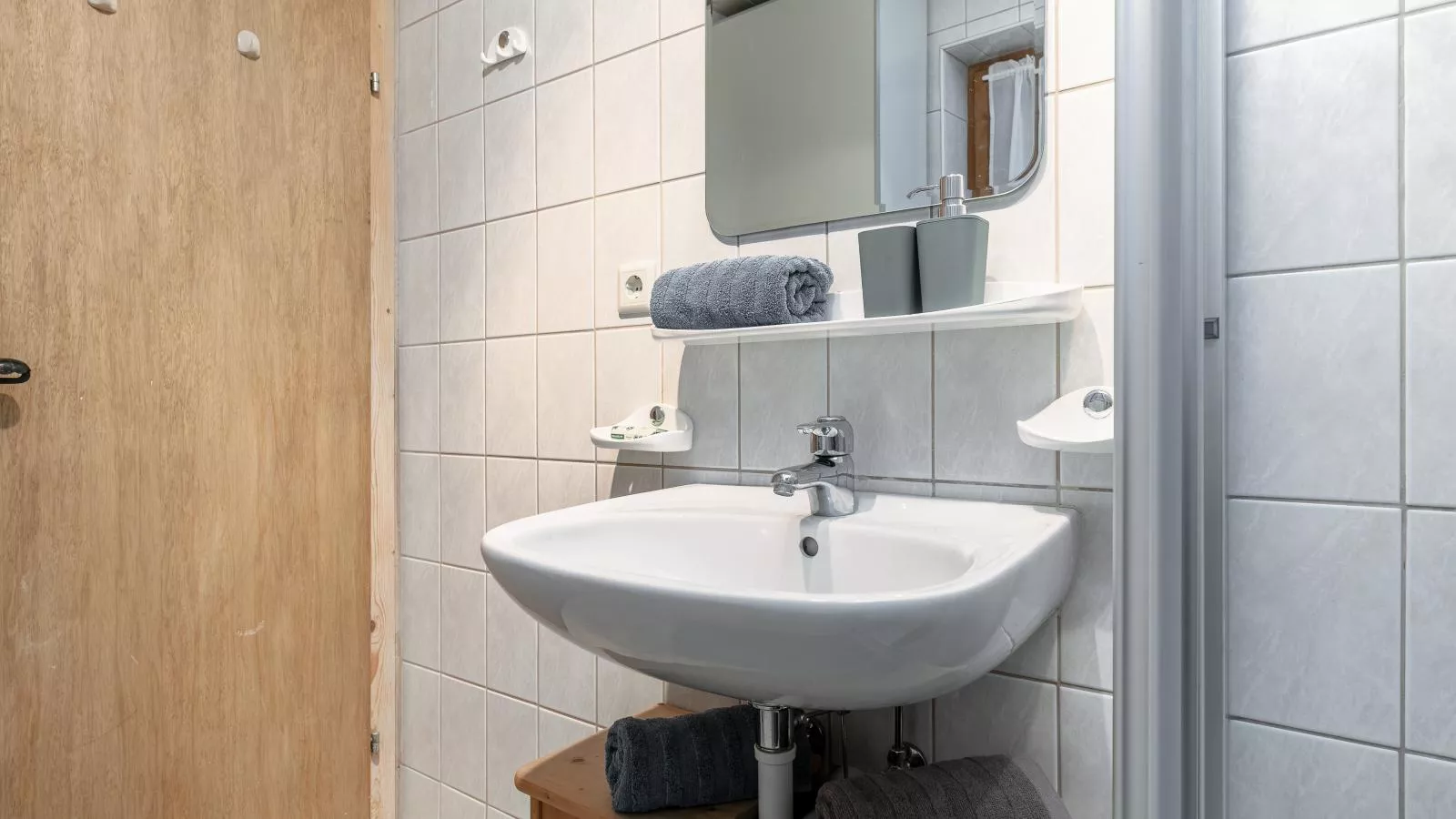 Sonnenhütte unten-Badkamer