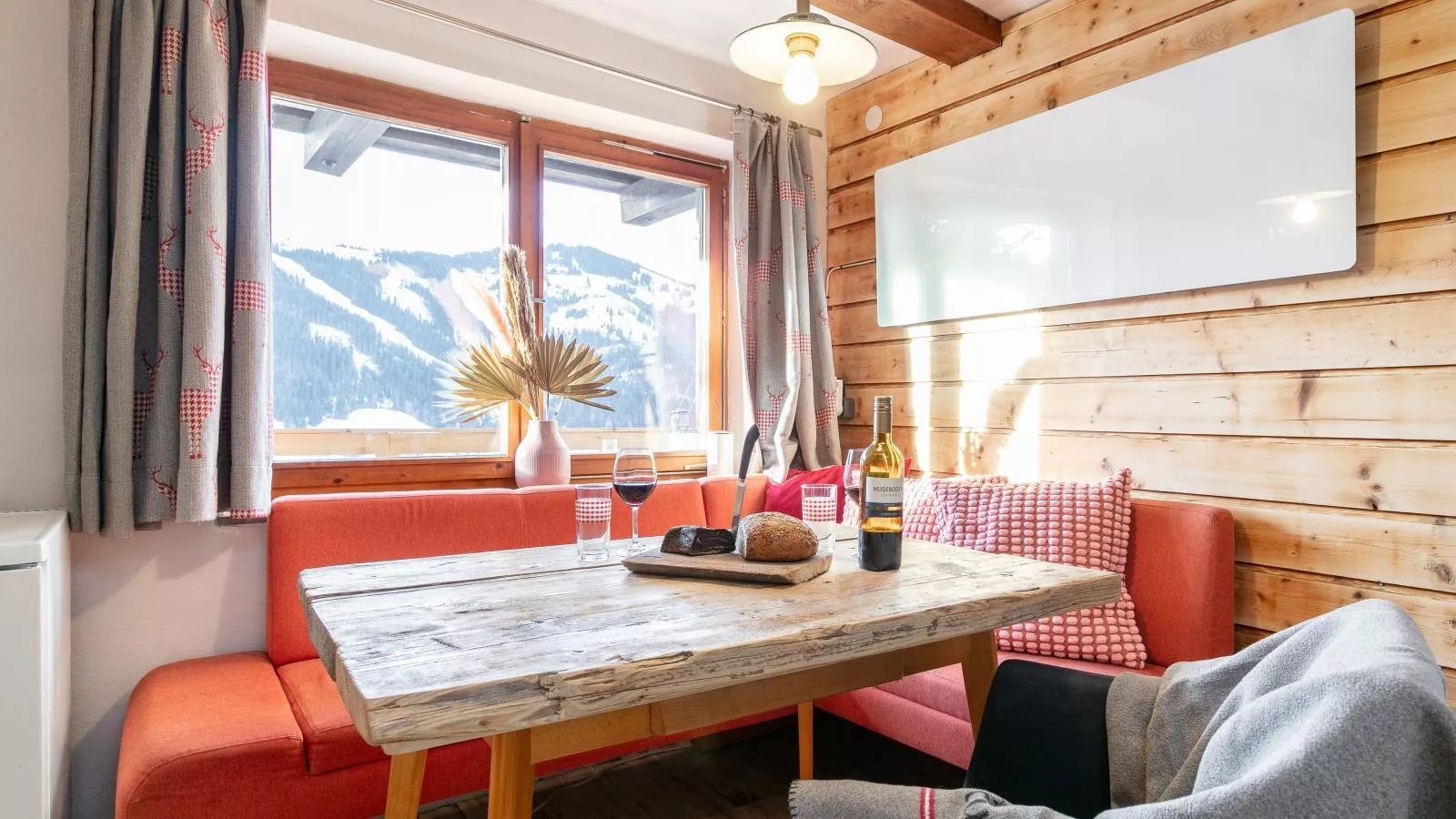 Sonnenhütte oben-Eetkamer