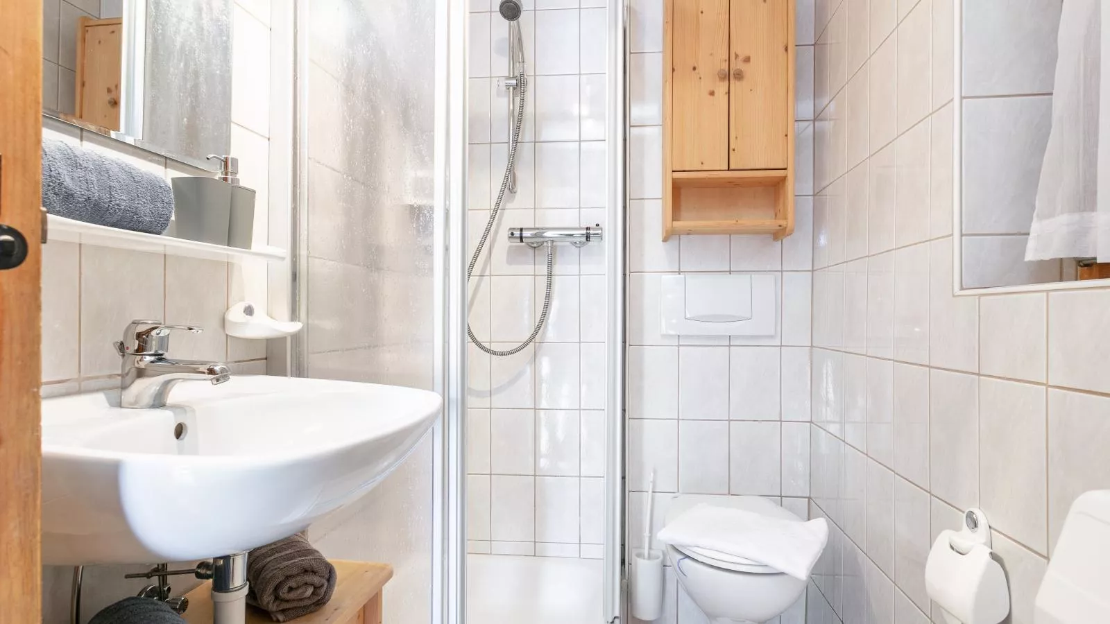 Sonnenhütte oben-Badkamer