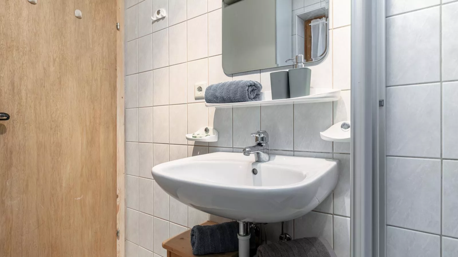 Sonnenhütte oben-Badkamer