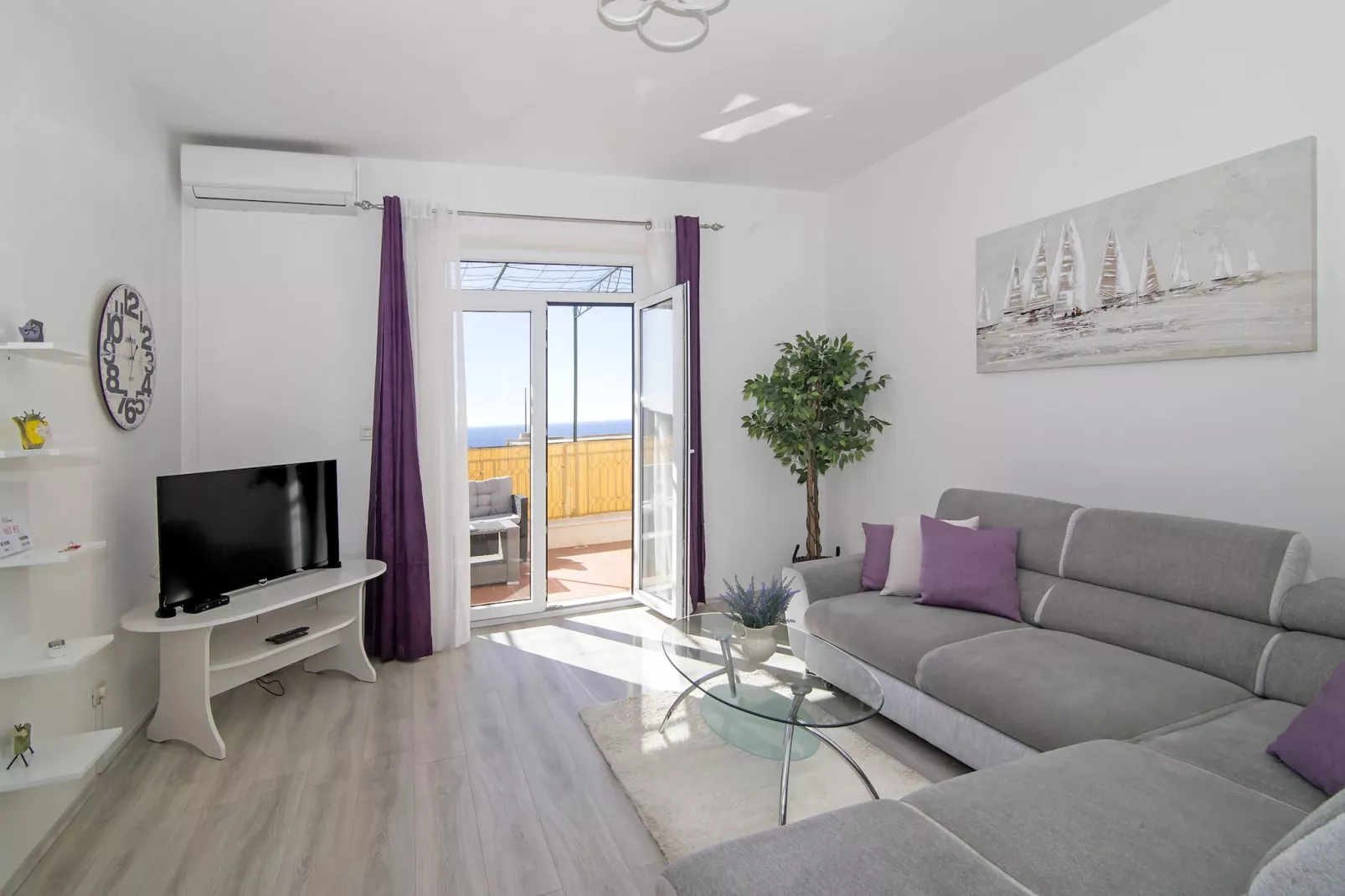 Apartments Isabora - Two-Bedroom Apartment with Terrace and Partial Sea View (Nea)-Woonkamer