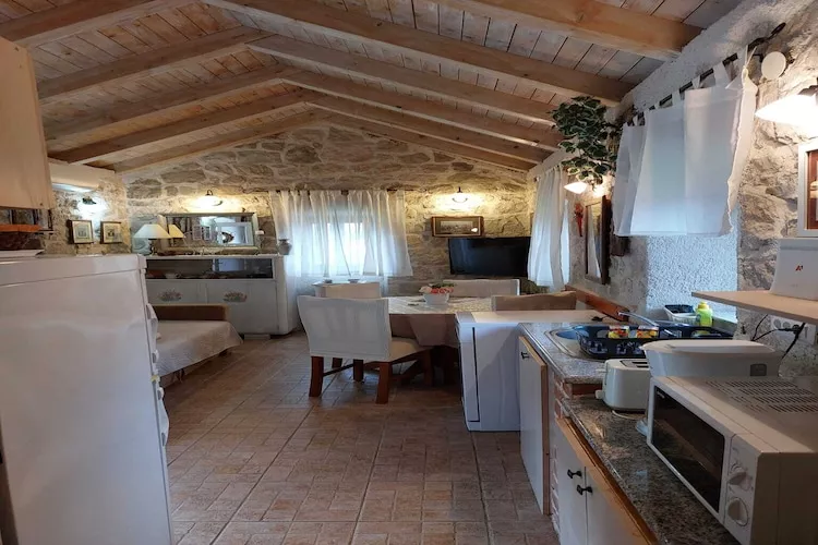 Holiday Home Kamenice - One Bedroom Holiday Home with Terrace-Binnen