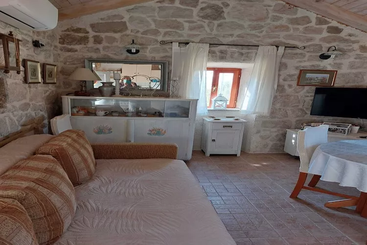 Holiday Home Kamenice - One Bedroom Holiday Home with Terrace-Binnen