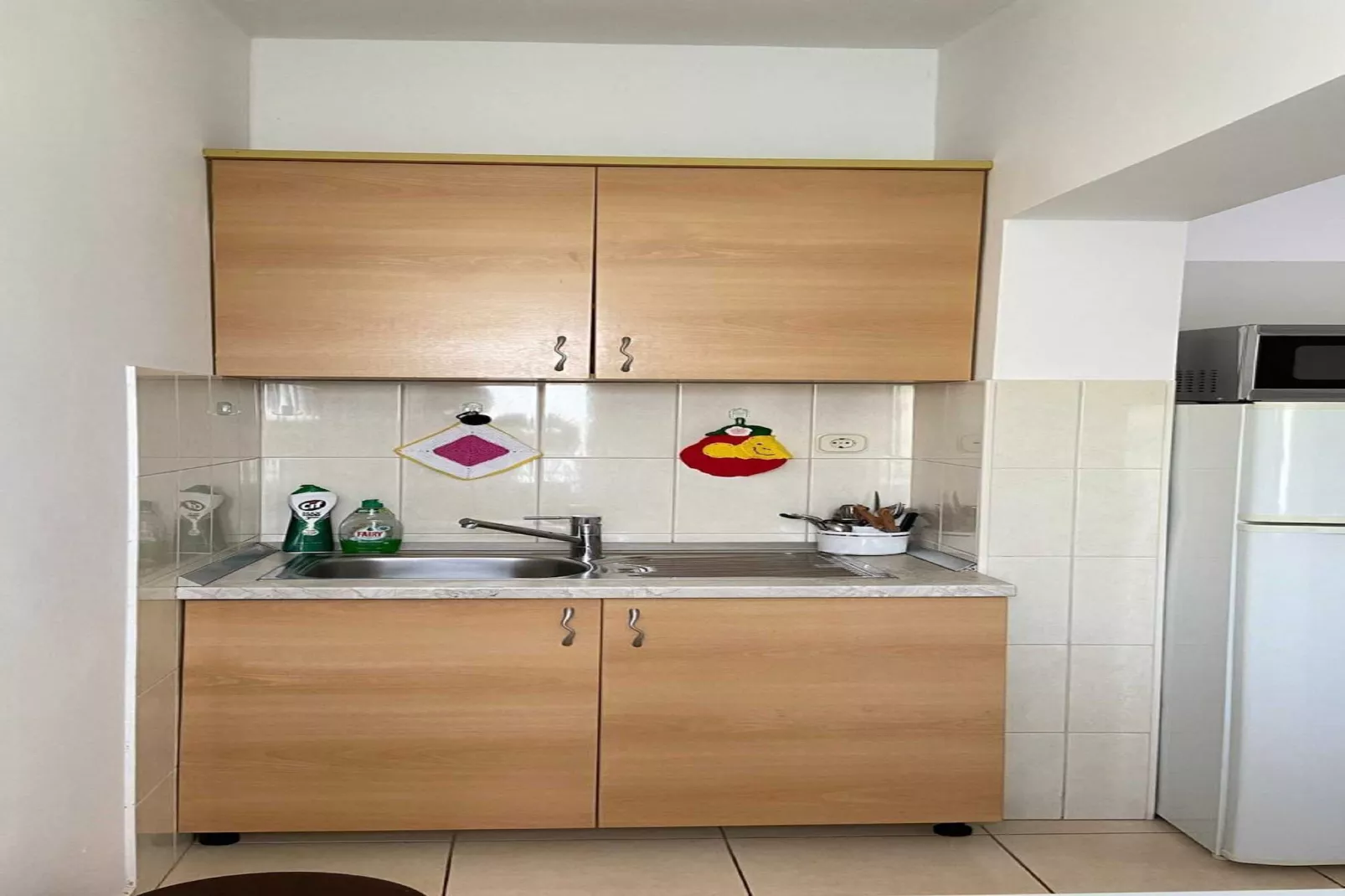 Apartments Tiho  & Jelena - Studio Apartment with Balcony and Sea View (Fureal)-Keuken