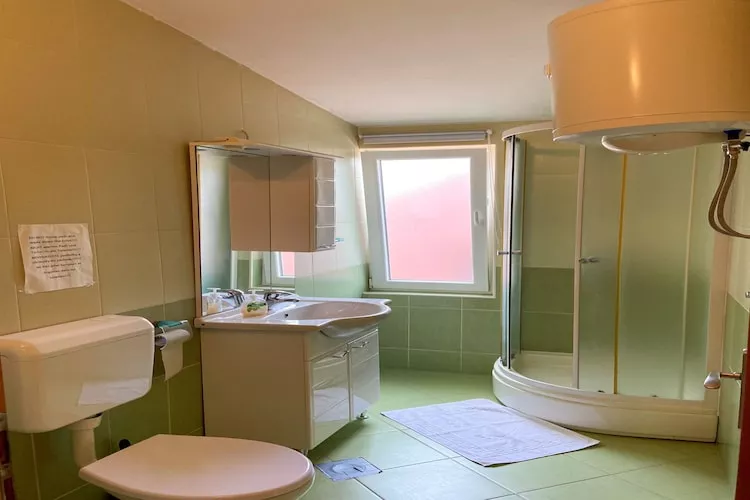 Apartments Tiho  & Jelena - Studio Apartment with Balcony and Sea View (Fureal)-Badkamer
