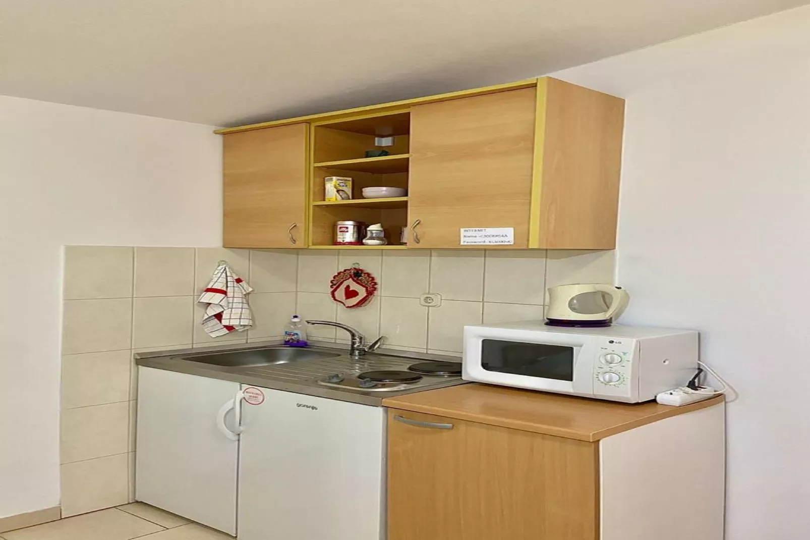 Apartments Tiho & Jelena- Studio Apartment (Levantera)-Keuken