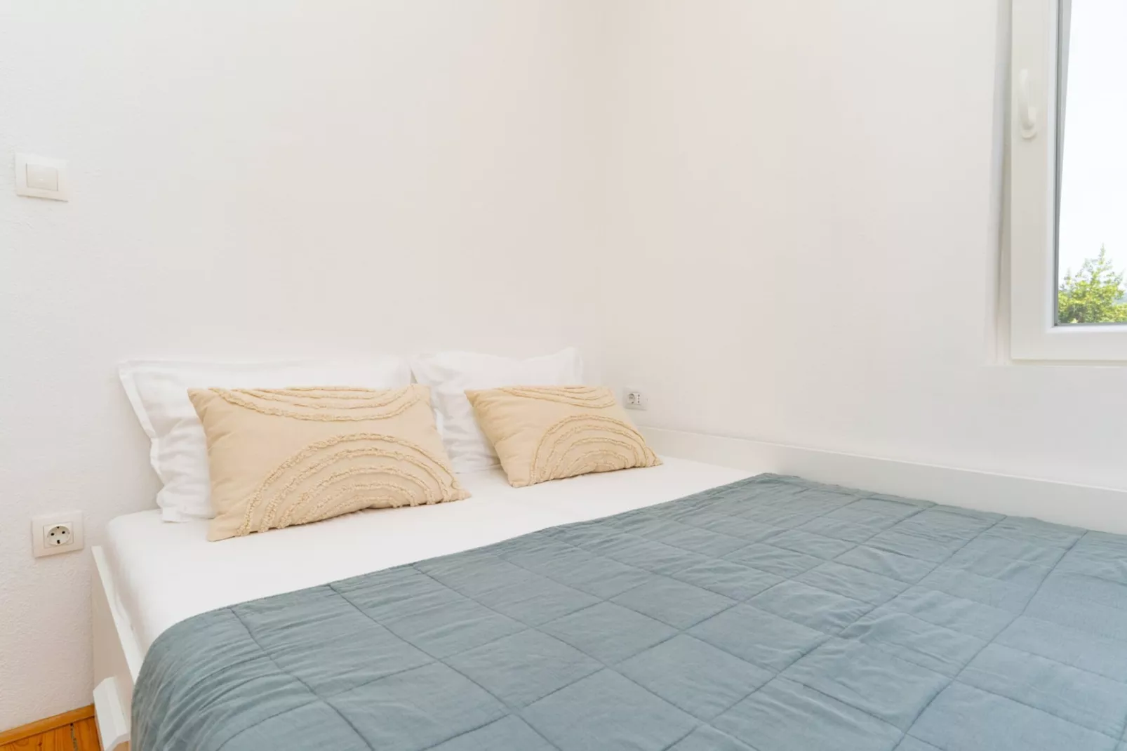 Apartment Konak - Two Bedroom Apartment with Terrace and Sea View-Slaapkamer